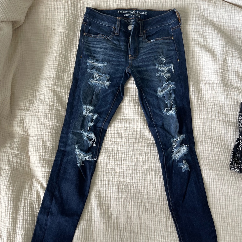 American eagle skinny stretch jeans. US size 2. Never worn. Dark wash & rips